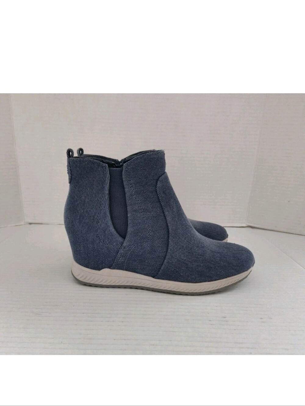 Baretraps Jaci Hidden Wedge Ankle Boots Size 7 Blue Side Zip Booties